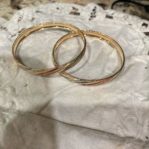 2 girls bracelets